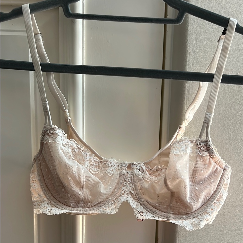Victoria’s Secret Push-up without padding Elegant Lace Underwire Bra - Cream 34C